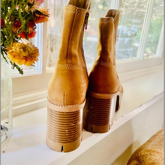 Sheln Chunky Lug Sole Chelsea Boots - Picture 4 of 4